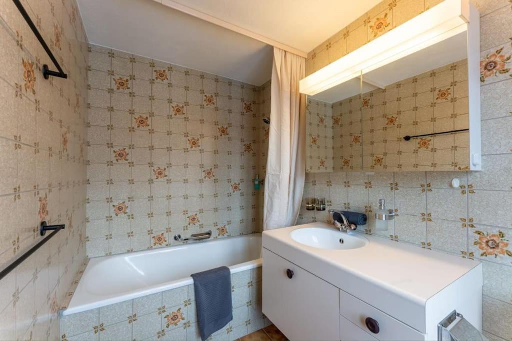Charming Alpine Apartment Gstaad Kültér fotó