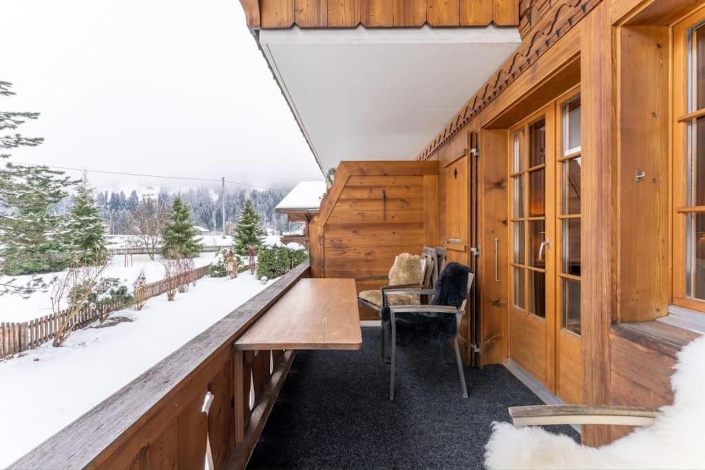 Charming Alpine Apartment Gstaad Kültér fotó