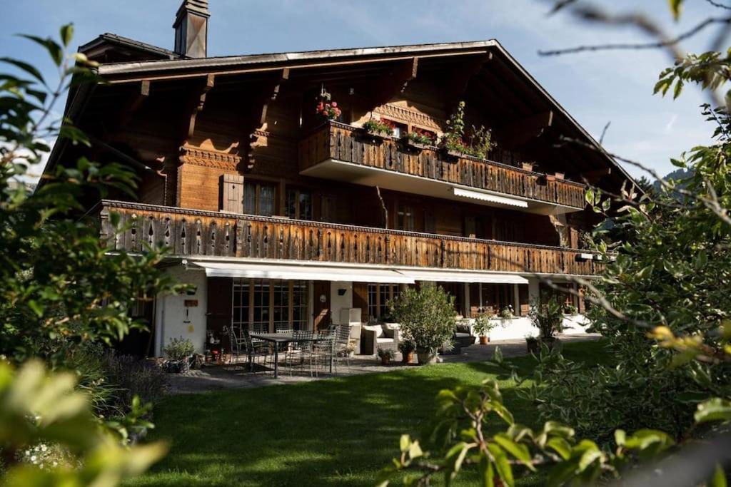 Charming Alpine Apartment Gstaad Kültér fotó